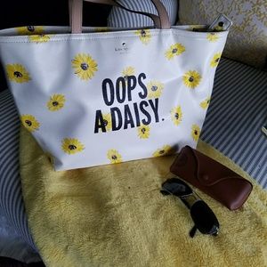 Kate Spade Oops a Daisy purse